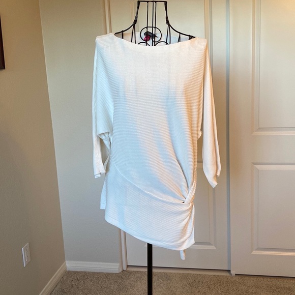 Vince Camuto Tops - NWOT Vince Camuto Safari Top